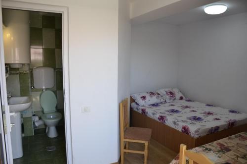 En eller flere senge i et værelse på Casa Sarofin