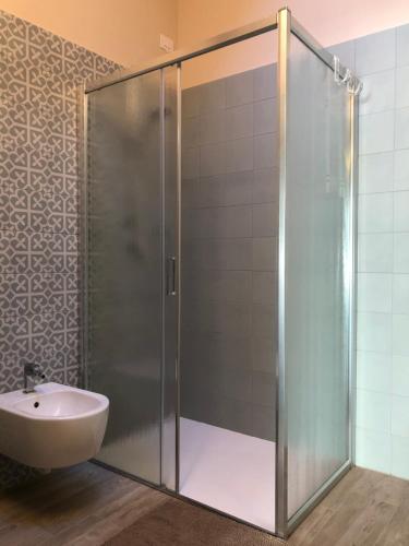 a bathroom with a glass shower with a sink at Appartamenti Villa Dall'Agnola in Garda