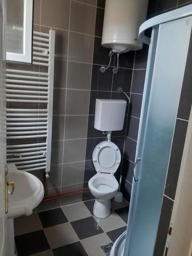 Ένα μπάνιο στο apartman