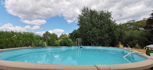 Der Swimmingpool an oder in der Nähe von La Villa di Arezzo