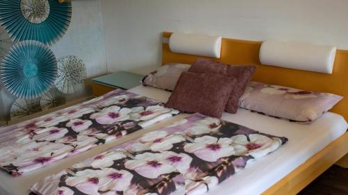 Säng eller sängar i ett rum på Geschmackvolles Appartement am Donauradweg