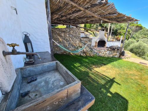 a concrete sink in a yard with a water hose at Soqquadro Art&Relax - Spotorno (SV) Sea View in Spotorno