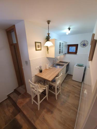 Rustic House Diklo 20m from the sea