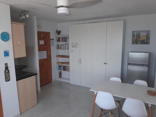 Kuchyňa alebo kuchynka v ubytovaní Playa Torecilla Beachfront