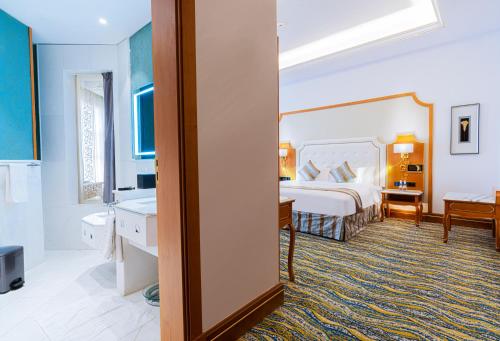Bilik mandi di Iridium Hotel