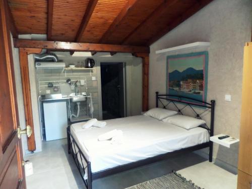 Postel nebo postele na pokoji v ubytování Artemis Studios & Apartments