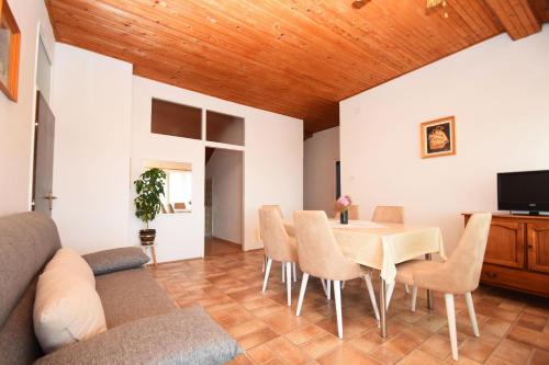 Apartment Škeva