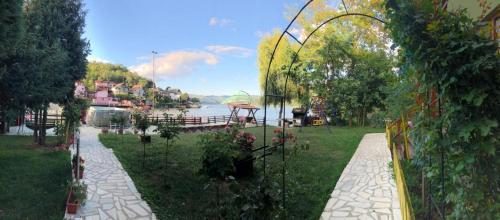 a garden with a view of a body of water at Casa Rares in Orşova