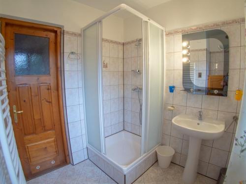 a bathroom with a shower and a sink at Willa Cicha Woda in Murzasichle
