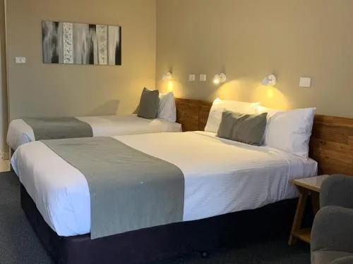 In Town Motor Inn picture