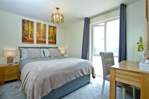 Säng eller sängar i ett rum på Haldon Forest Lodge, Exeter