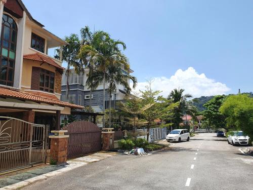 Gallery image of Eden Cosy Living in Batu Ferringhi