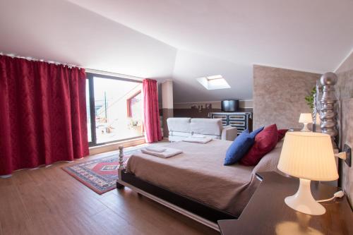 a bedroom with a bed and a large window at Villa Boninsegna - Wine Enoteca Verdi - in Castel d'Azzano