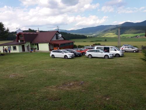 a group of cars parked in front of a house at Penzion Dreveník in Spišské Podhradie