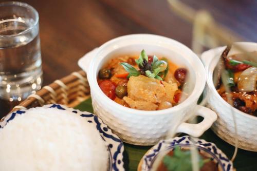 Makanan di atau berdekatan hotel