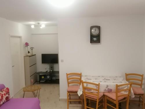 TV a/nebo společenská místnost v ubytování Apartment Maris
