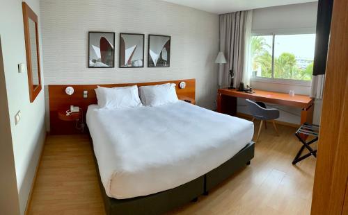 A bed or beds in a room at Ramada by Wyndham Valencia Almussafes