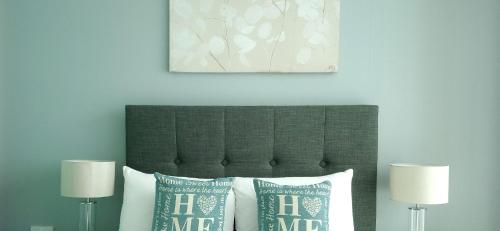 A bed or beds in a room at City Apartments Milton Keynes 