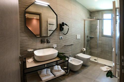 Ένα μπάνιο στο 11 Catalani Rooms