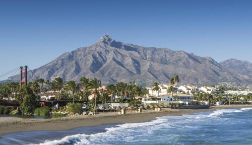 MARBELLA HOME RENTALS - Frontline 3BR apartment, Puerto Banus