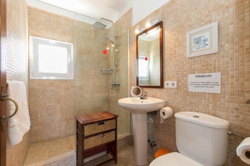 ビニベカにあるPura Vidaのバスルーム(トイレ、洗面台、シャワー付)