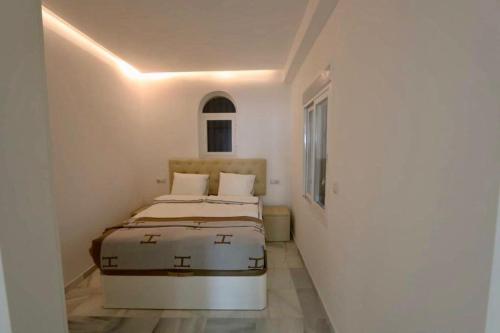 Postel nebo postele na pokoji v ubytování First Line Puerto Banus Harbour, 3 bedroom Luxury Apartment, Marbella