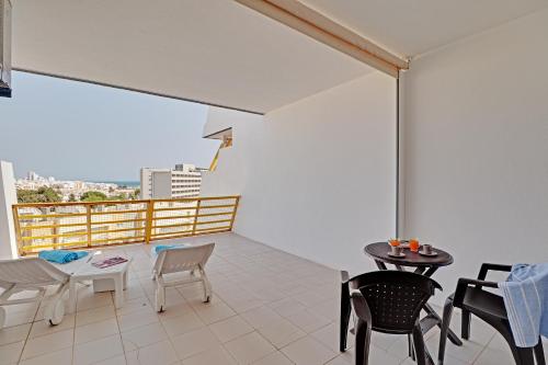 Al charb vilamoura Apartmentにあるバルコニーまたはテラス