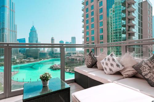 Kolam renang di atau dekat dengan Elite Royal Apartment - Full Burj Khalifa & fountain view - Pearl