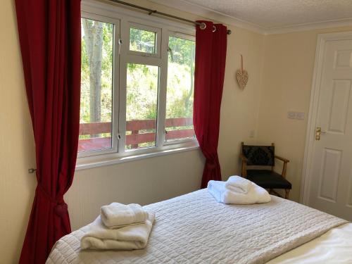 Postel nebo postele na pokoji v ubytování Lochay Lodges