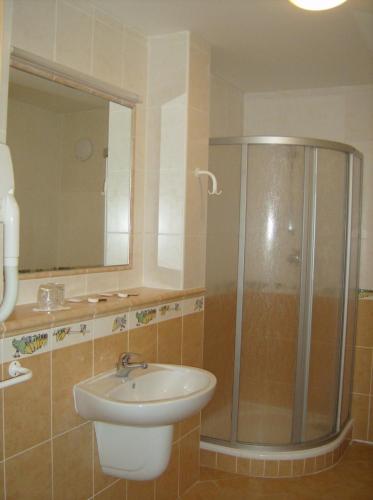 Un baño de Hotel Maria