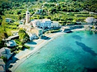 A bird's-eye view of Maison atypique