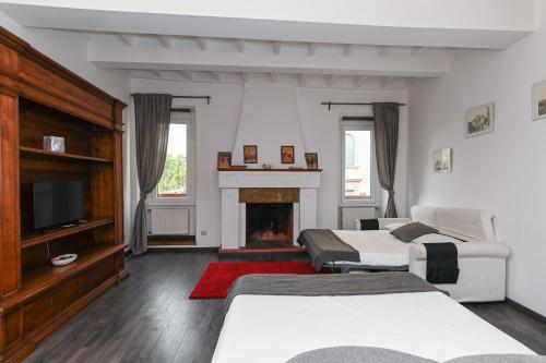 Gorgeous Trastevere loft on the river