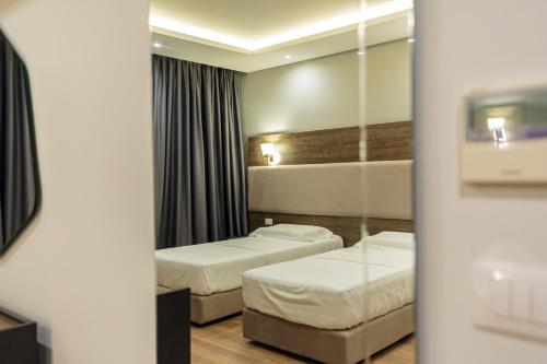 Katil atau katil-katil dalam bilik di Real Hotel