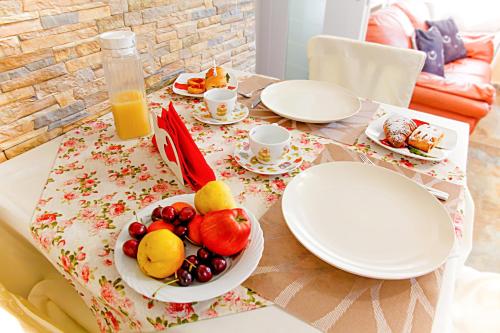 a table with plates and fruit on top of it at Eden Lilli B&B in La Pieve