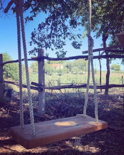 Taman di luar Casa Vacanze Fattoria Pozzitello
