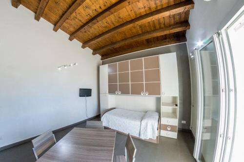 a small bedroom with a bed and a window at Villa Giambona in Isola delle Femmine