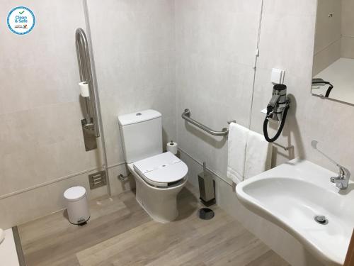 a bathroom with a toilet and a sink at Hotel da Vila in Manteigas