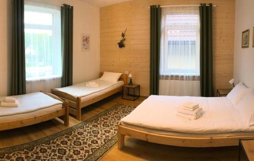 Giường trong phòng chung tại Urokliwy Apartament