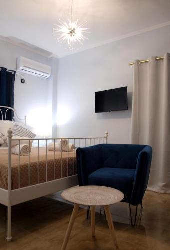 Кровать или кровати в номере Loulaki villas santorini