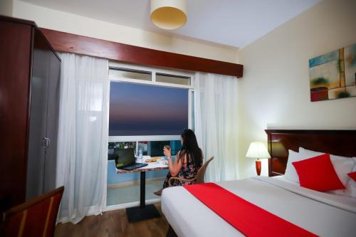  Mermaid Beach Hotel LLC -  Room  picture :   Shower    Safety deposit box    TV                           