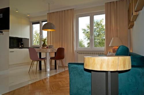 Televízia a/alebo spoločenská miestnosť v ubytovaní Apartament Pisz Centrum 7