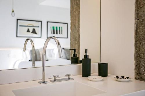 2 bedroom suites with AC next to Avenida da Liberdade