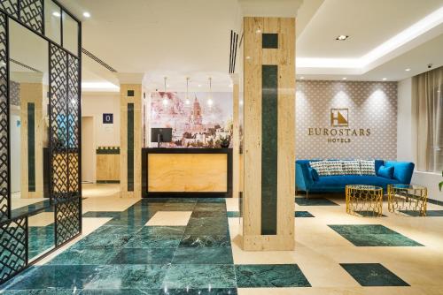 Ruang duduk di Eurostars Astoria