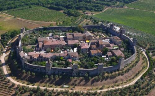 an aerial view of a town with a castle at Monteriggioni Castello in Monteriggioni