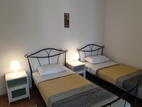 Un pat sau paturi într-o cameră la Villa Arancia