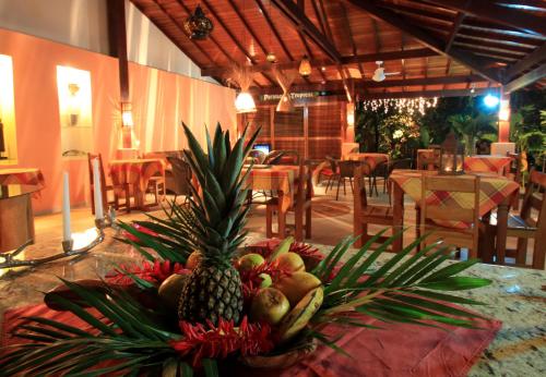 イタカレにあるPousada Villa do Solのパイナップル座席