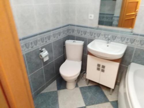 Ένα μπάνιο στο Apartament MAZURIA
