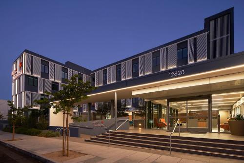 Hotel Mariposa Image