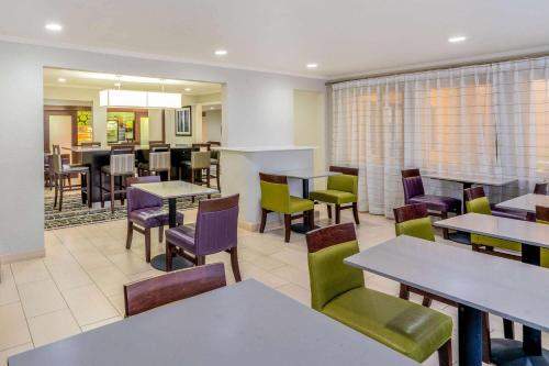 Ресторан / где поесть в La Quinta Inn by Wyndham El Dorado