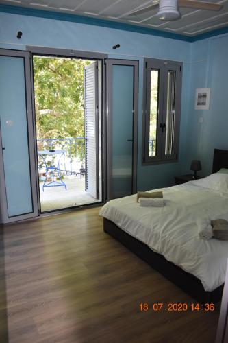 a bedroom with a bed and a large sliding glass door at The central house! in Raches
